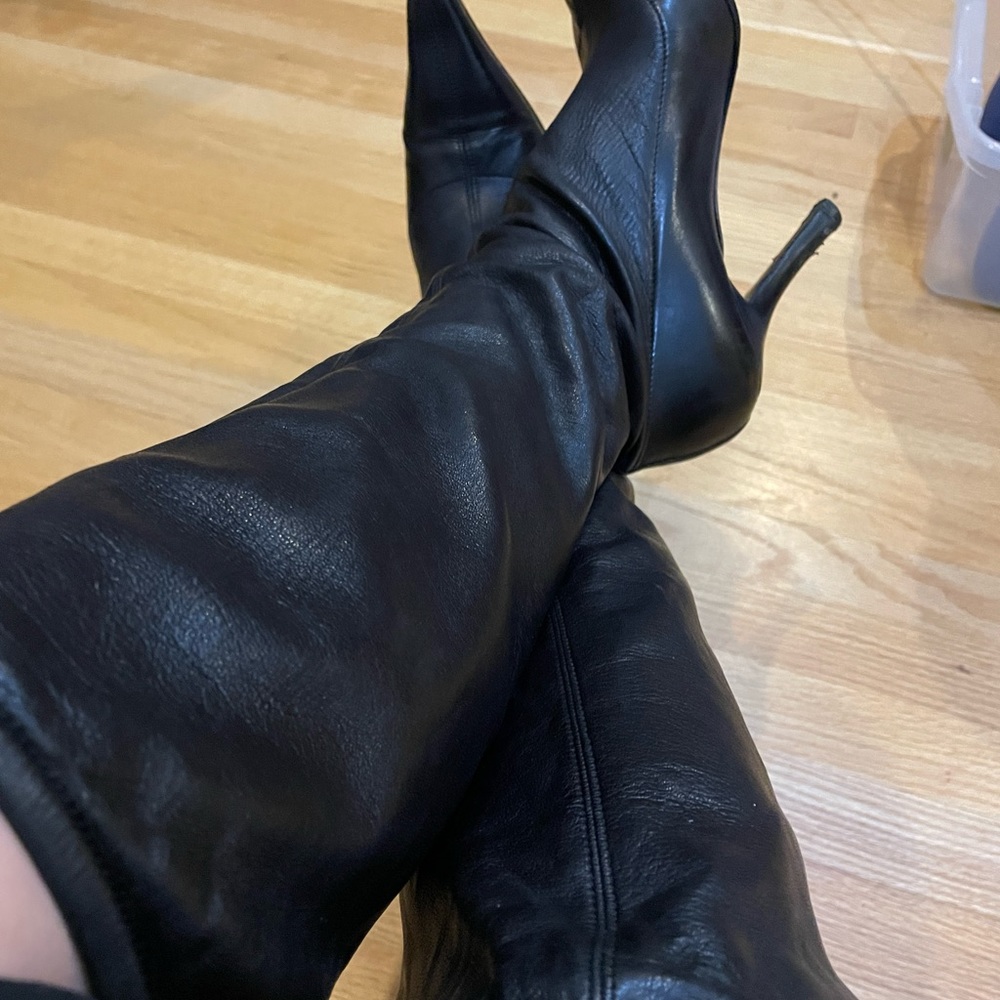 Sexy black leather Jimmy Choo pull on boots w broken heel!